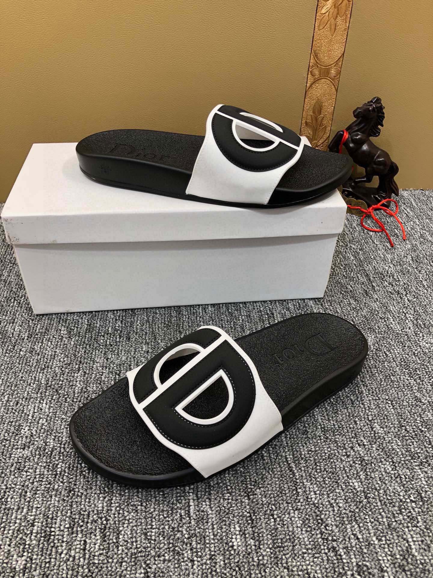 54D51ZDE Stylish slippers