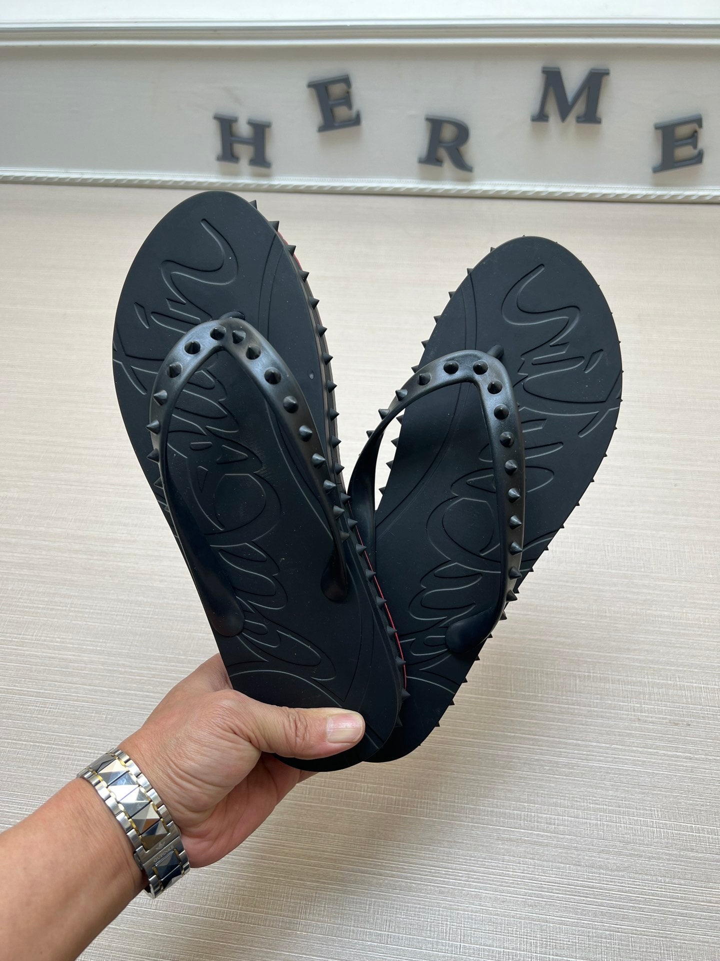 54A106ZDE Stylish slippers