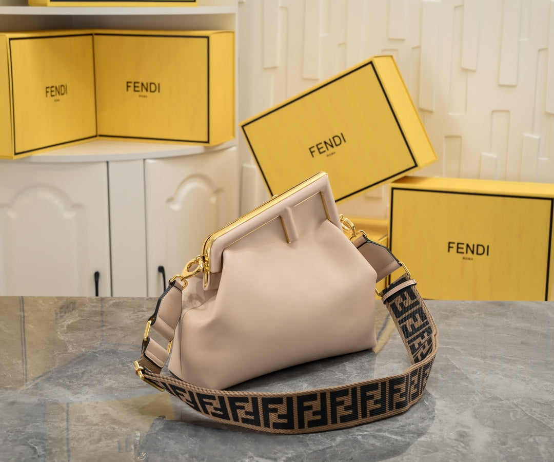 2XF20BDE Stylish leather bag