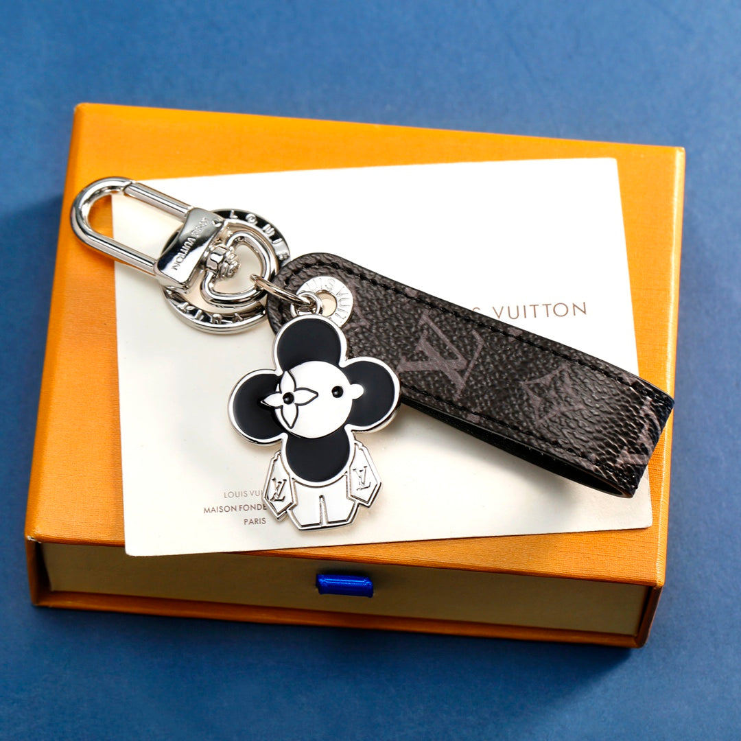 14E11ADE Stylish key closure