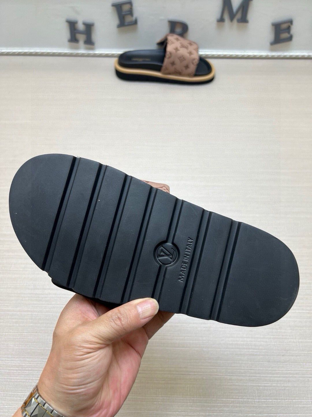 5QE9ZDE Stylish Slippers
