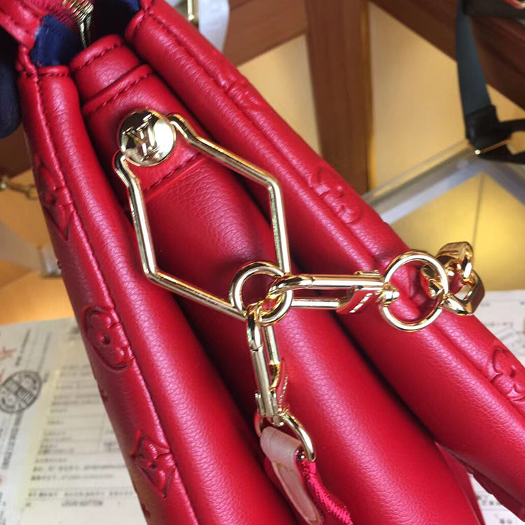 2E42BDE Stylish leather bag