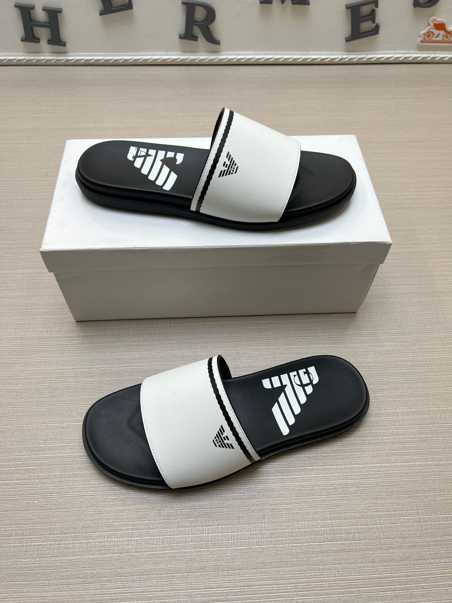 54A103ZDE Stylish slippers