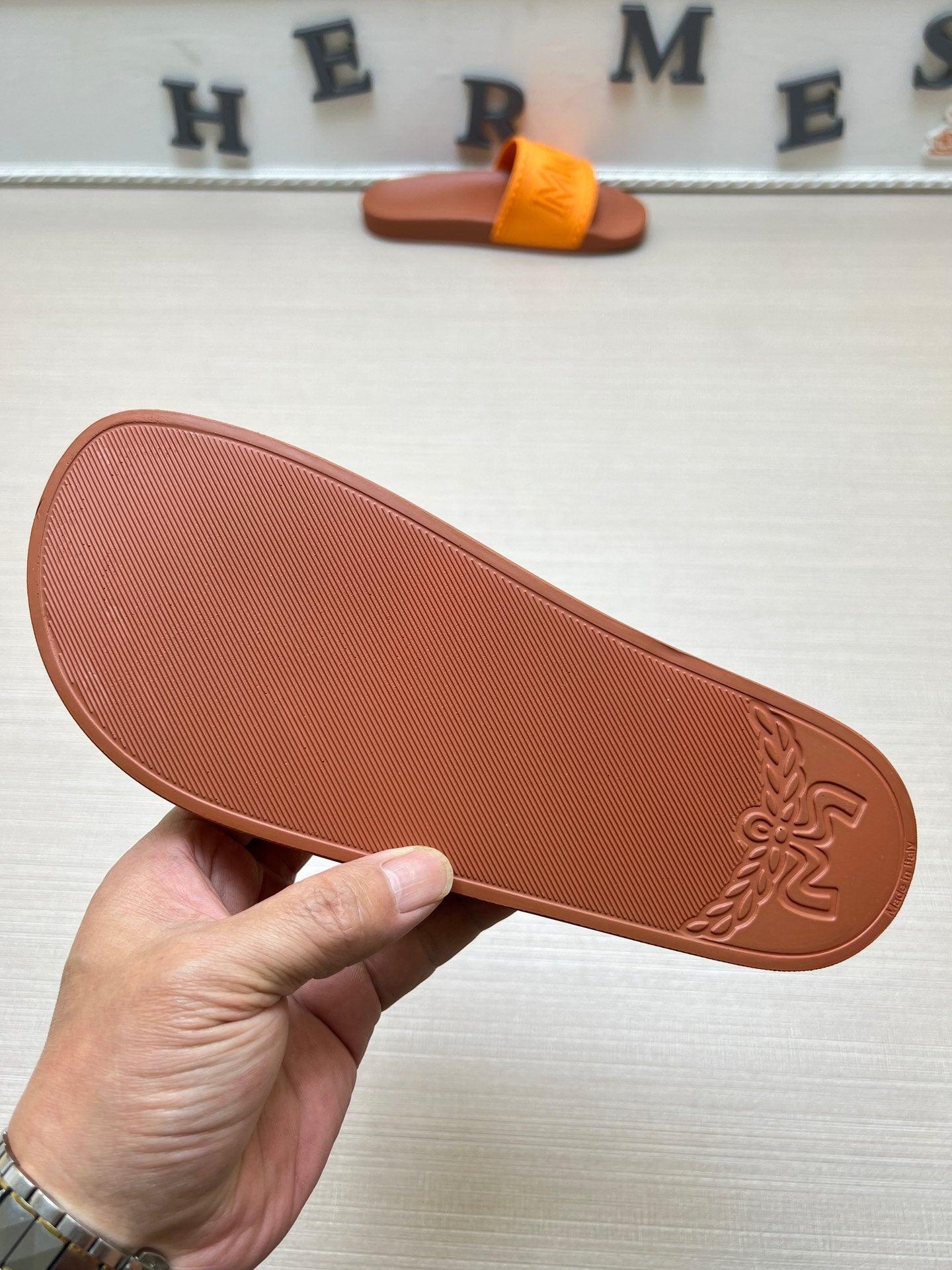54M42ZDE Stylish slippers