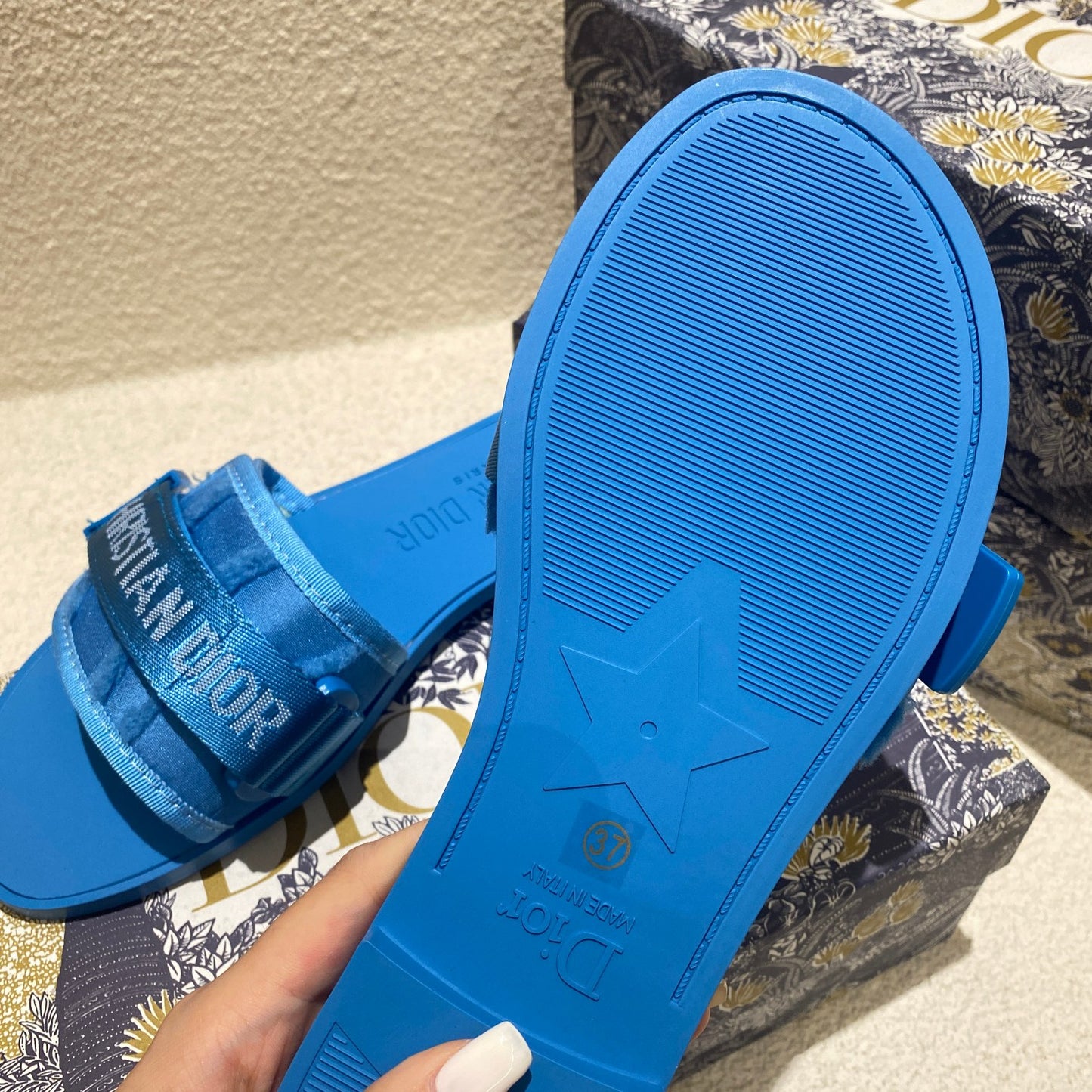 14D16ZDE Stylish slippers