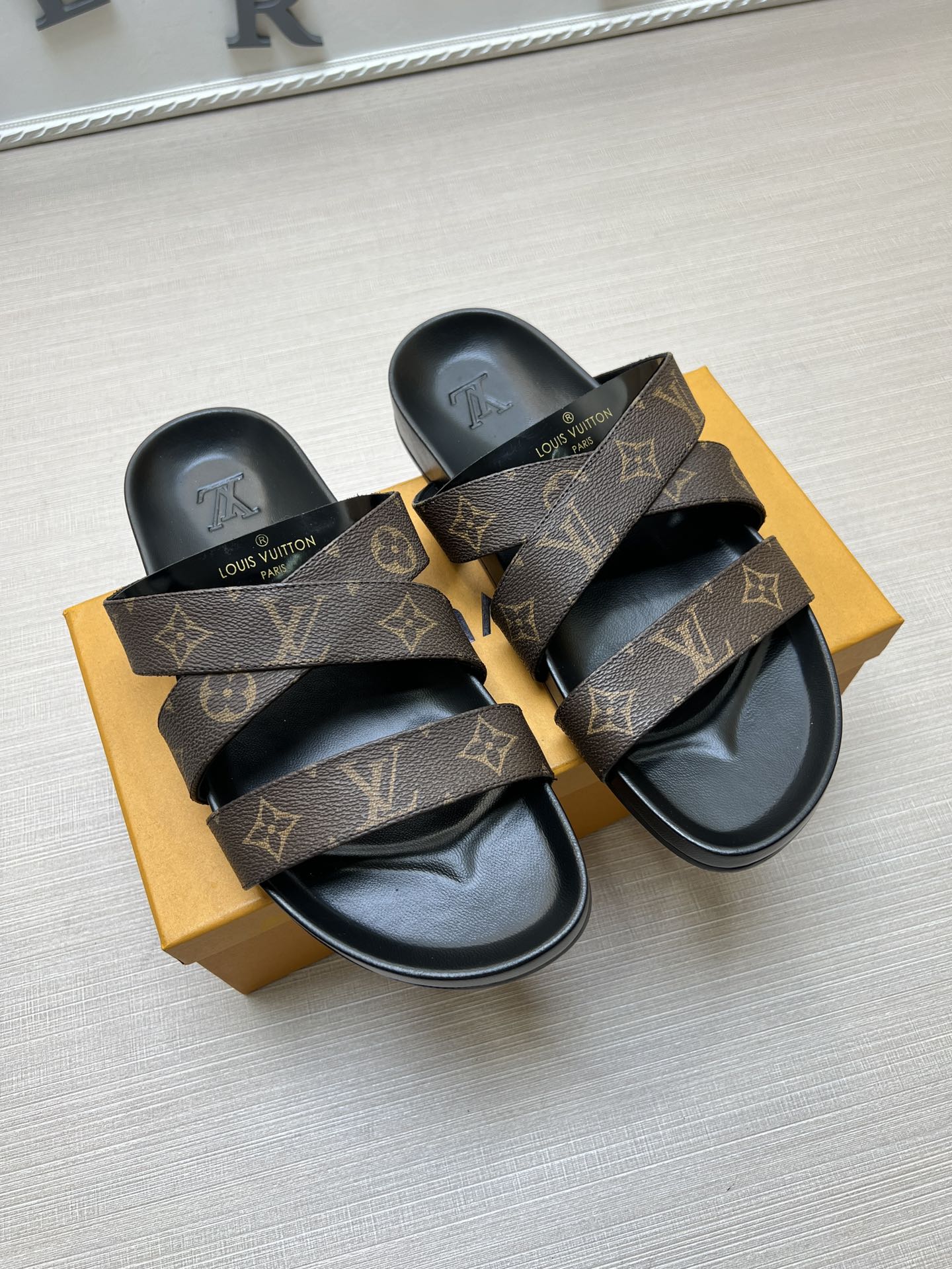 54E89ZDE Stylish slippers
