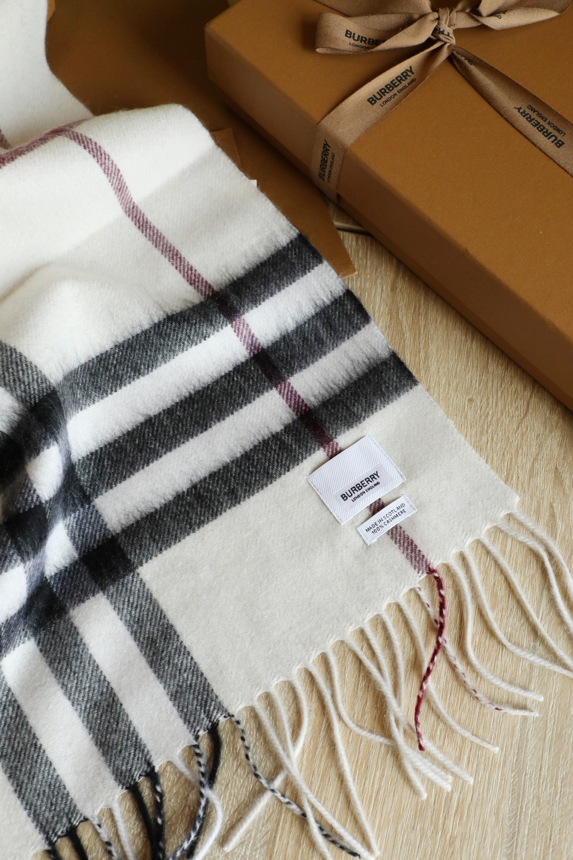185ZR3WDE Stylish Winter Scarves