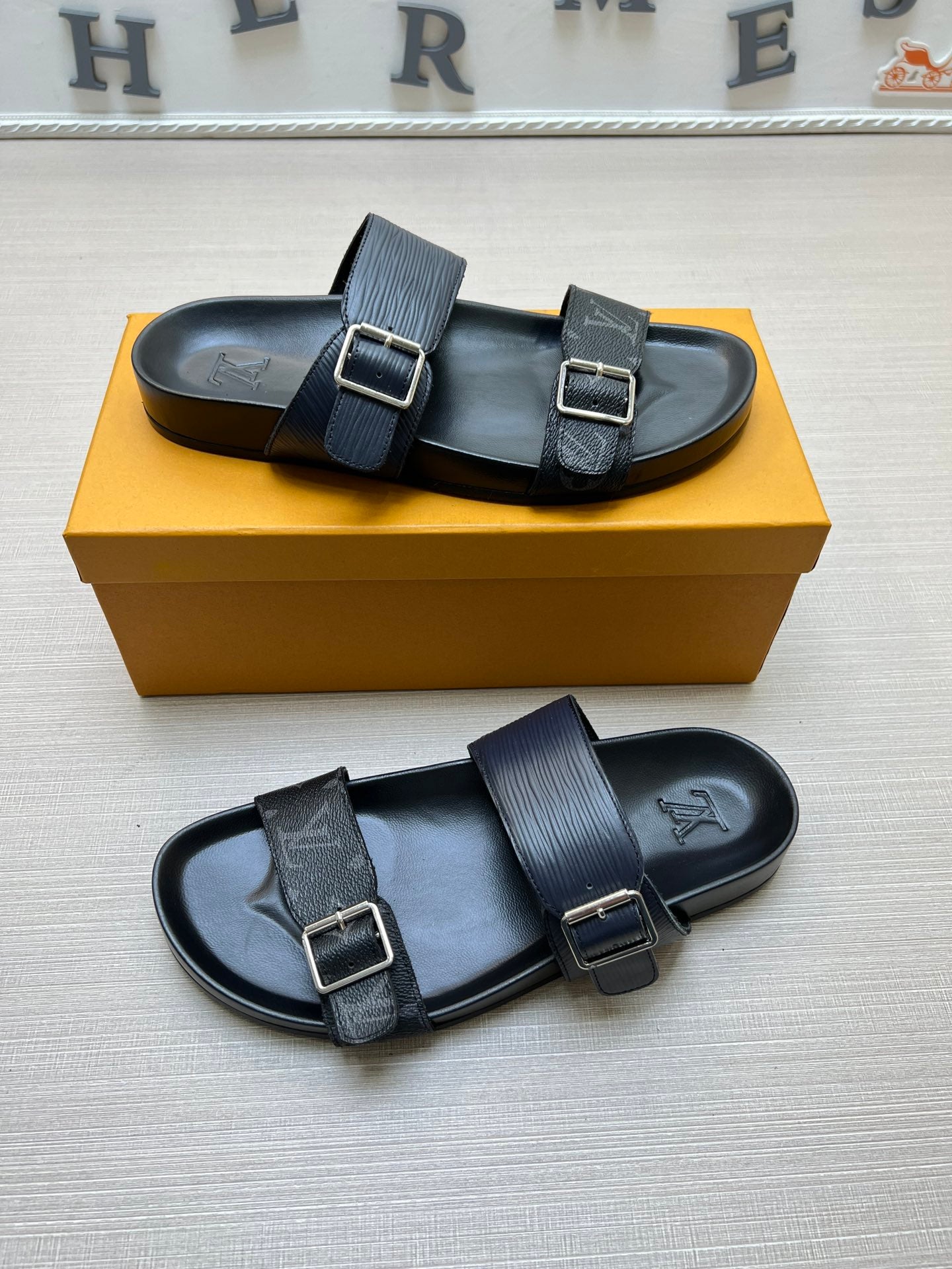 54E87ZDE Stylish slippers