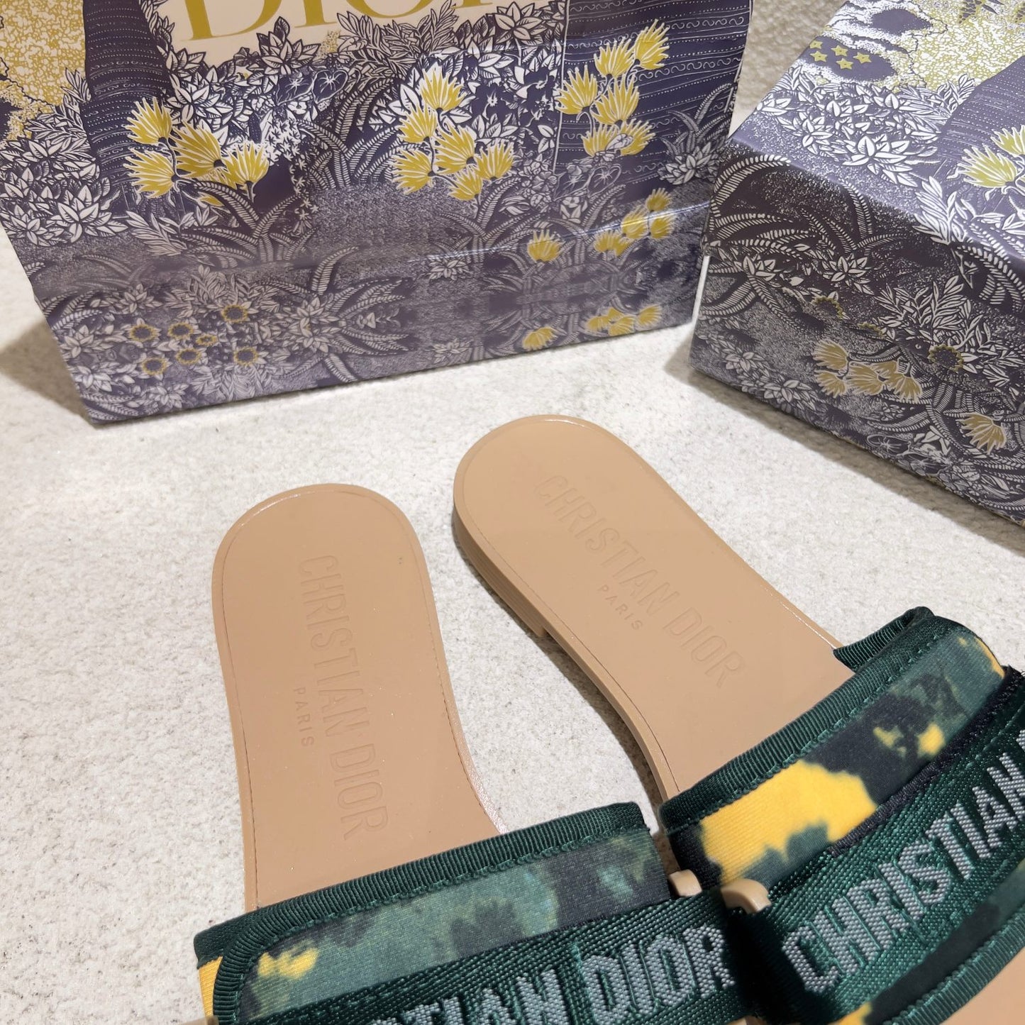 14D18ZDE Stylish slippers