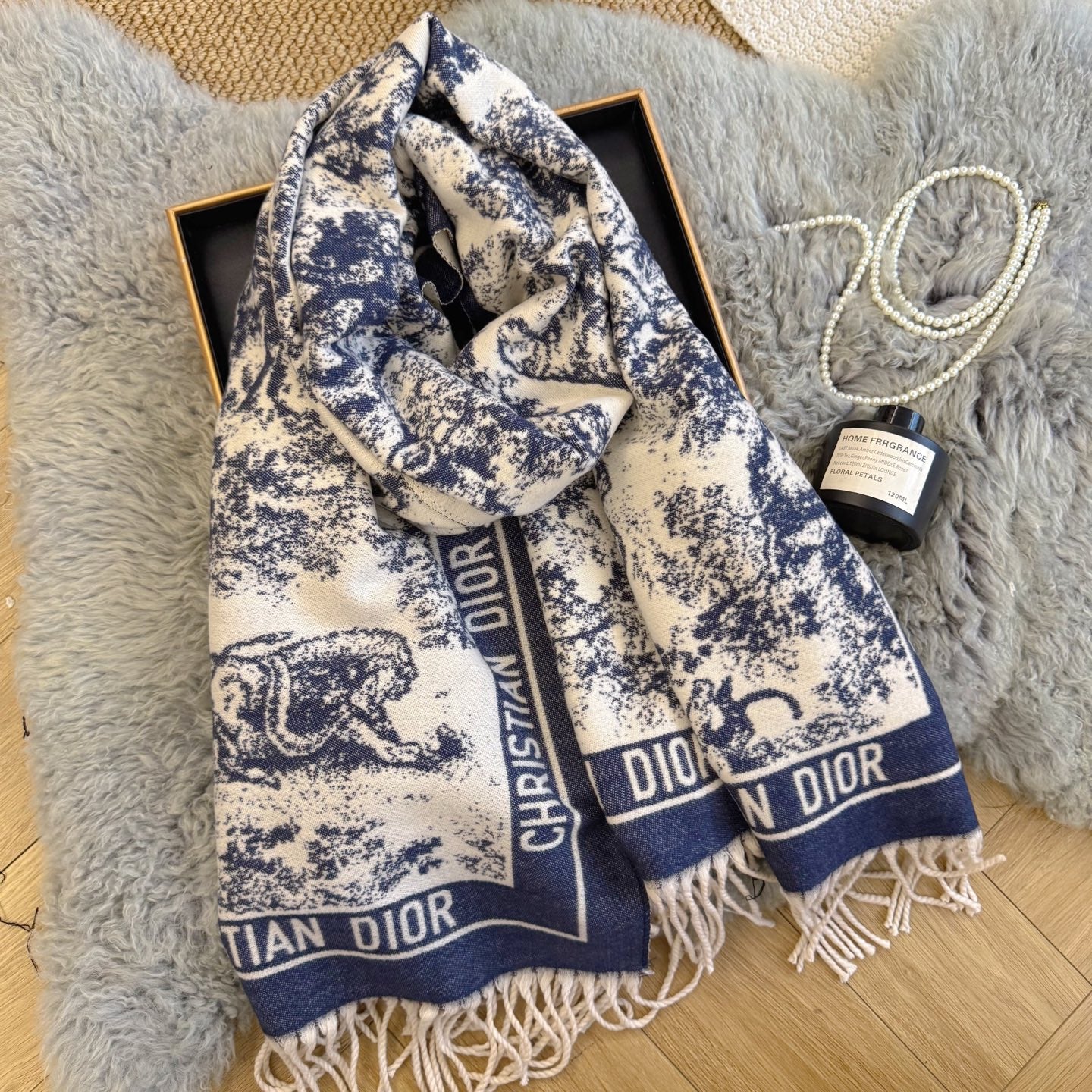 185ZD70WDE Stylish Winter Scarves