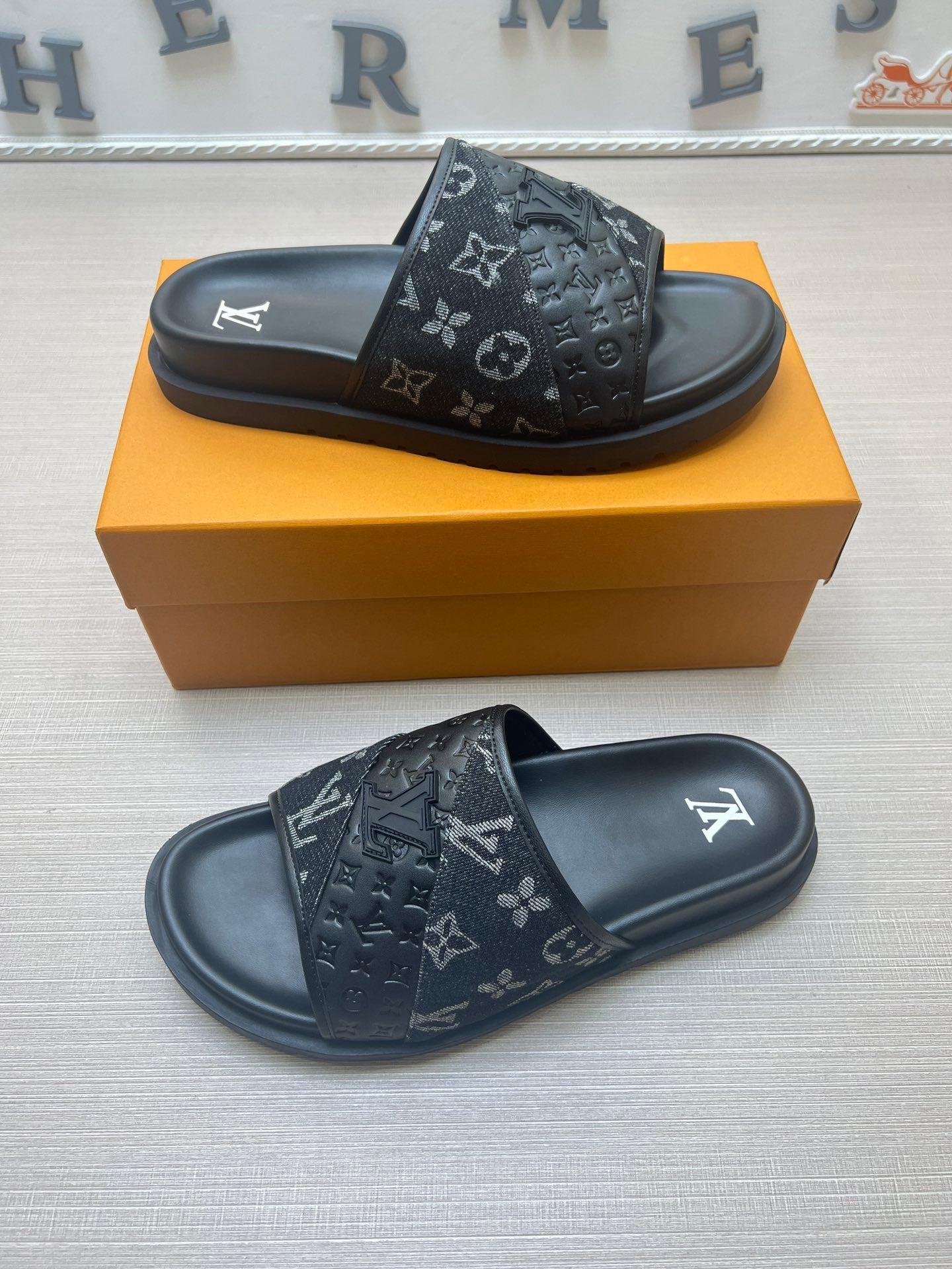 54E2ZDE Stylish slippers