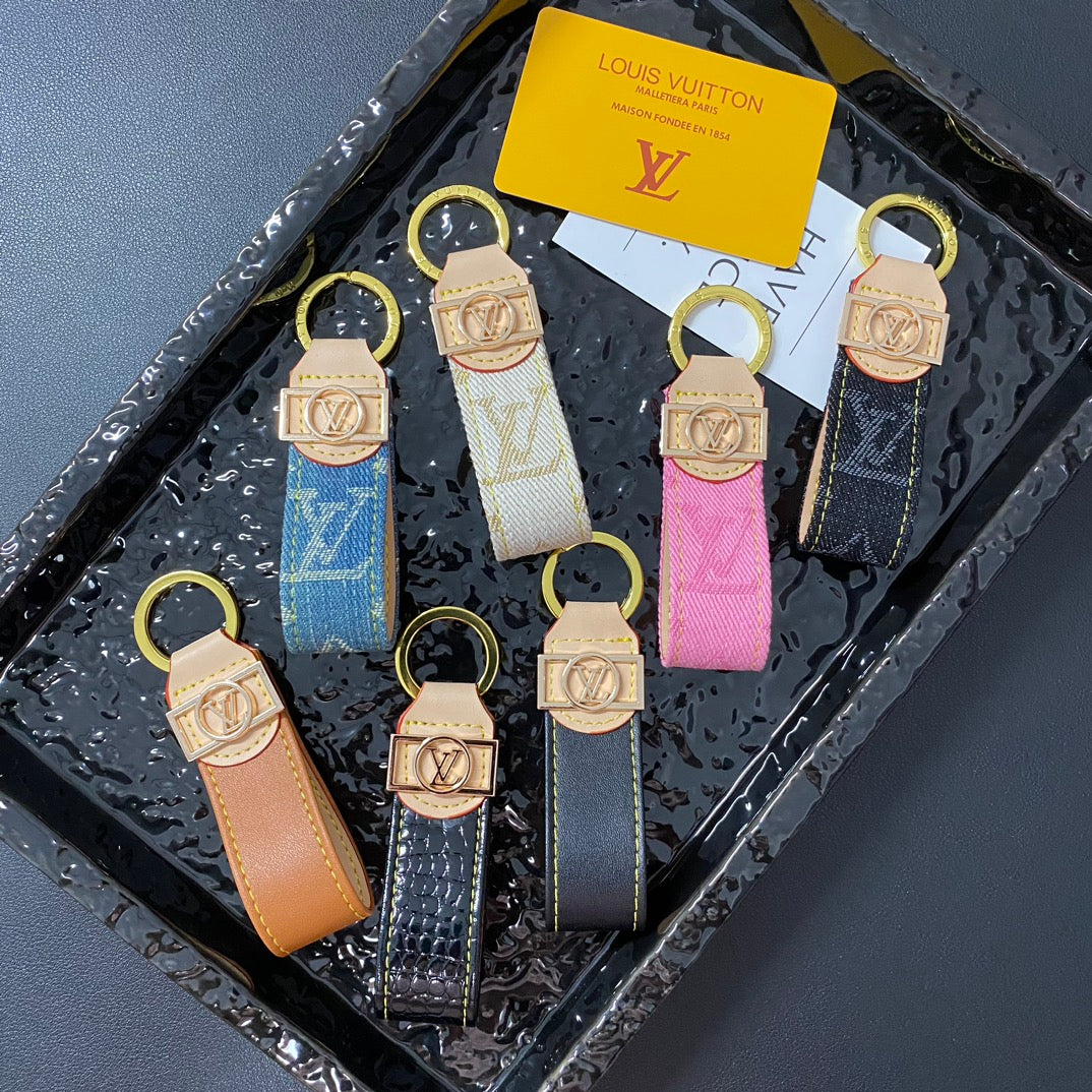 3RE1ADE Stylish key closure