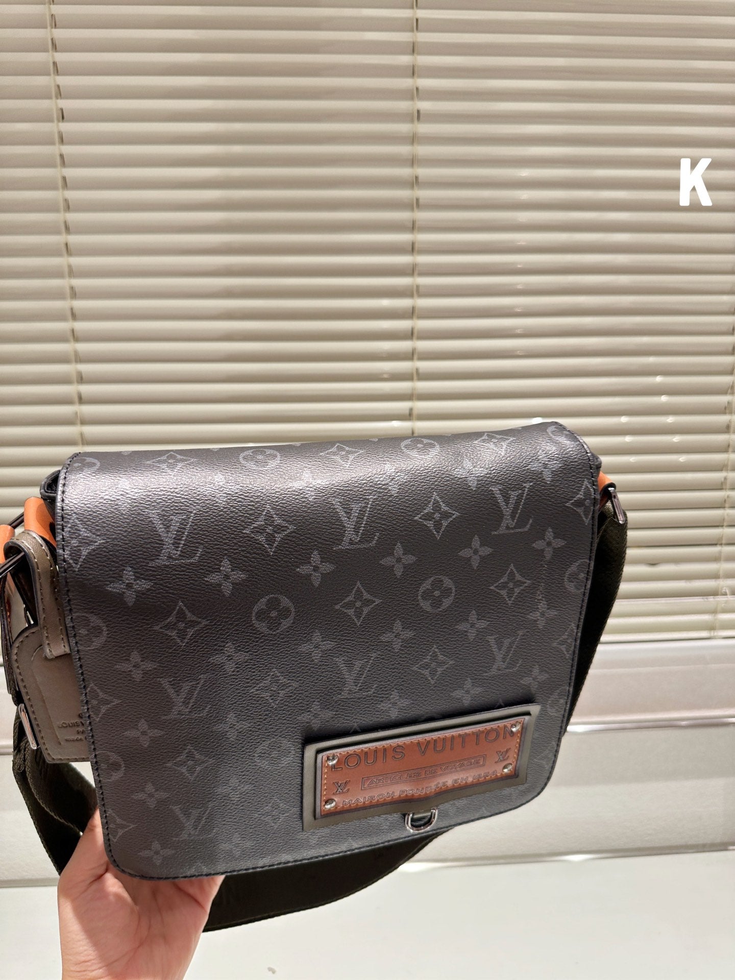 6XE182BDE Stylish leather bag
