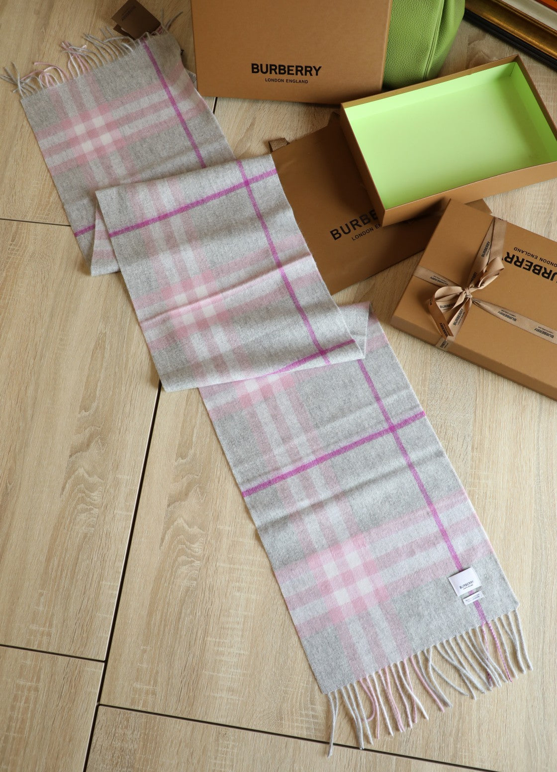 185ZR2WDE Stylish Winter Scarves