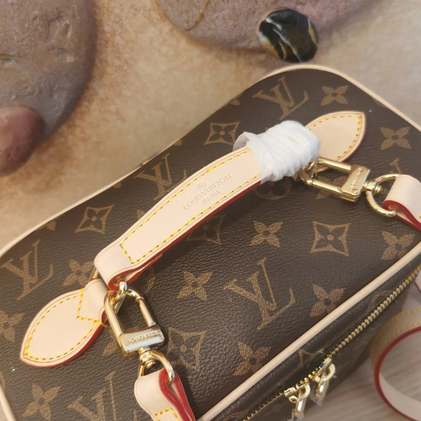 175NE20DE Stylish leather bag