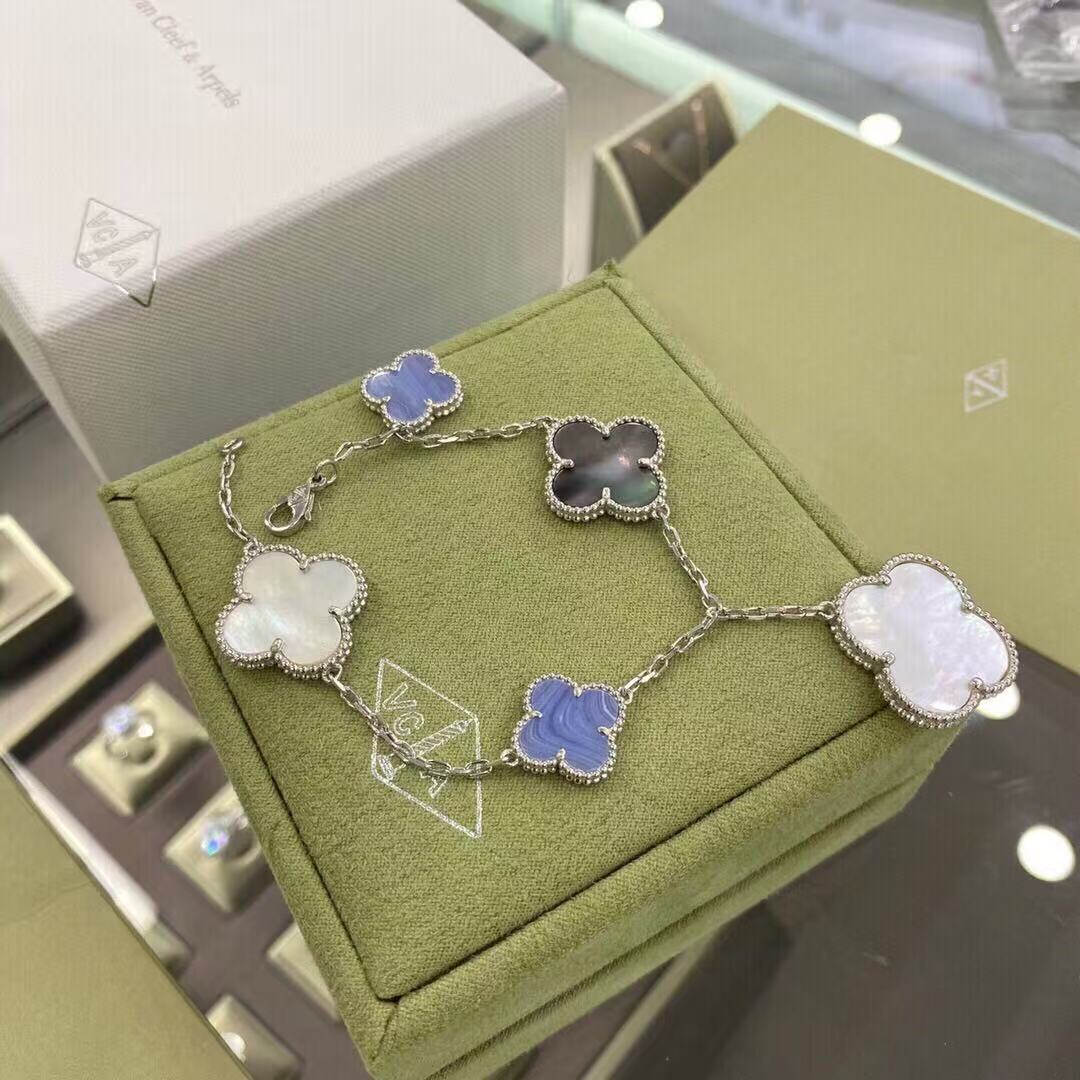 585NVA27KDE Stylish bracelets