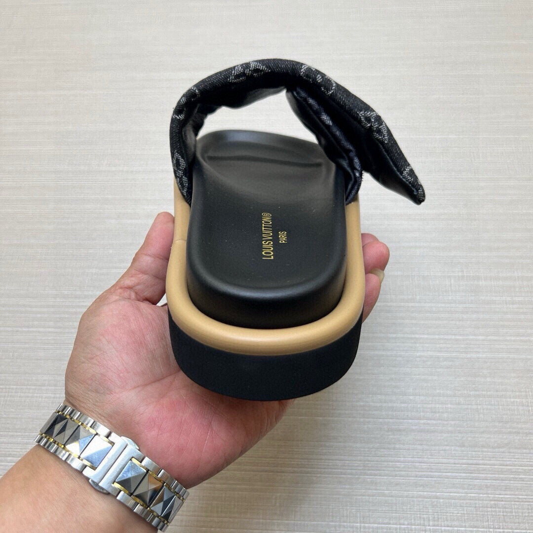 5QE8ZDE Stylish Slippers