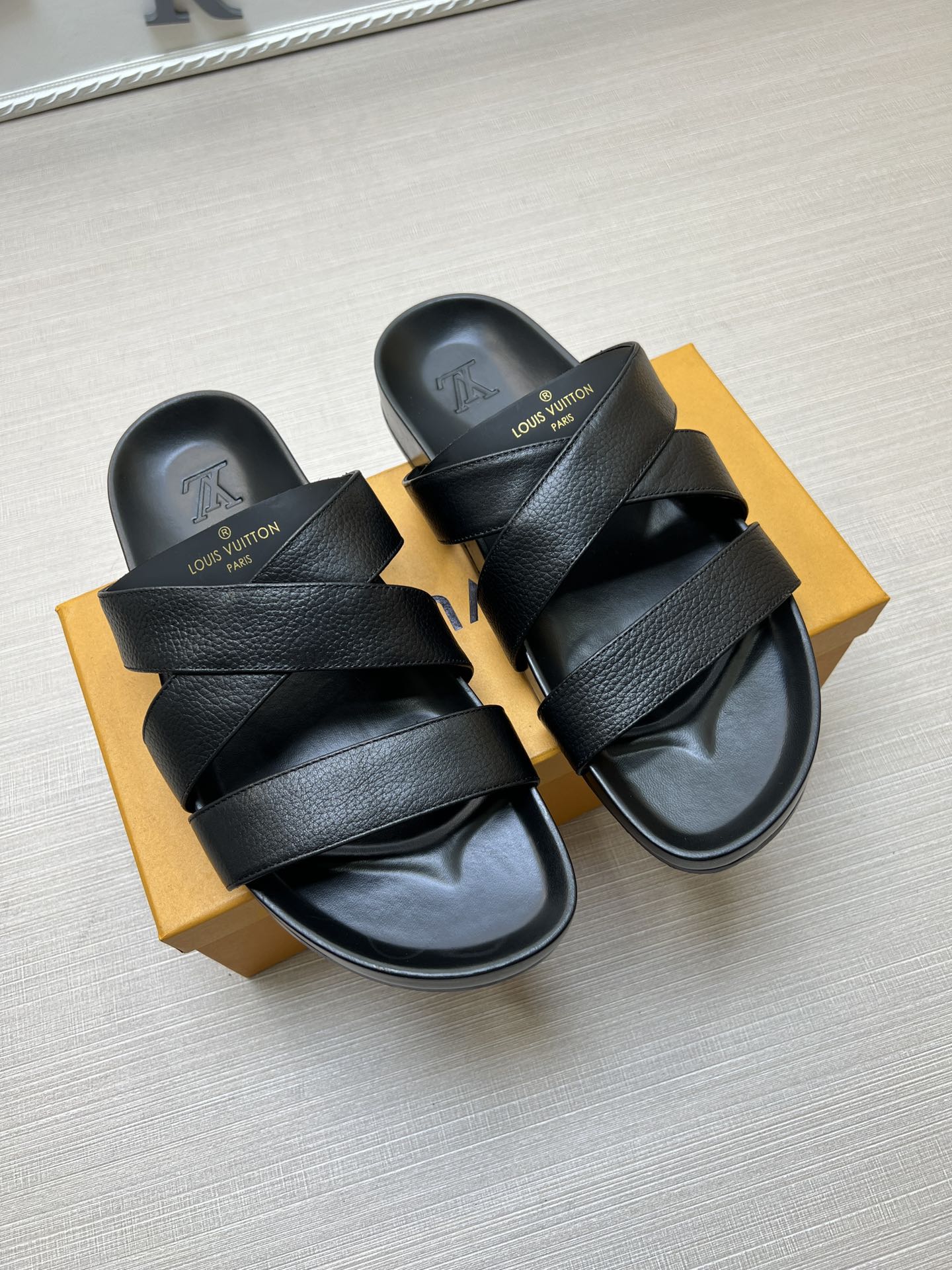 54E89ZDE Stylish slippers