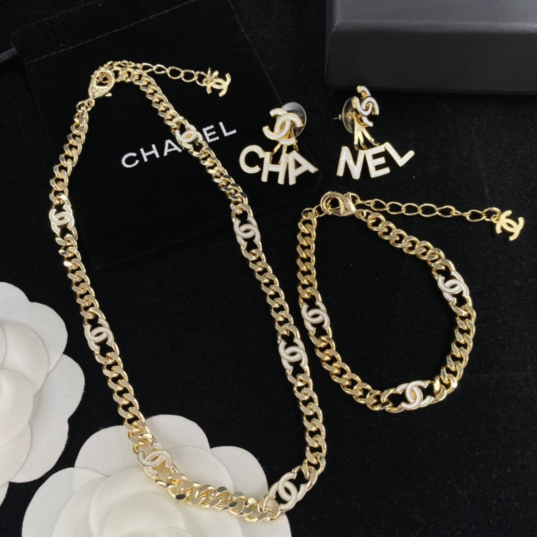 14E571XDE Stylish Earrings Bracelets Necklaces