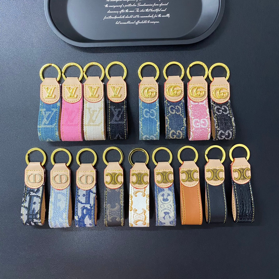 3RE1ADE Stylish key closure