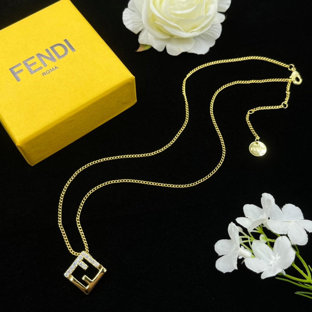 14F975XDE Stylish Necklaces