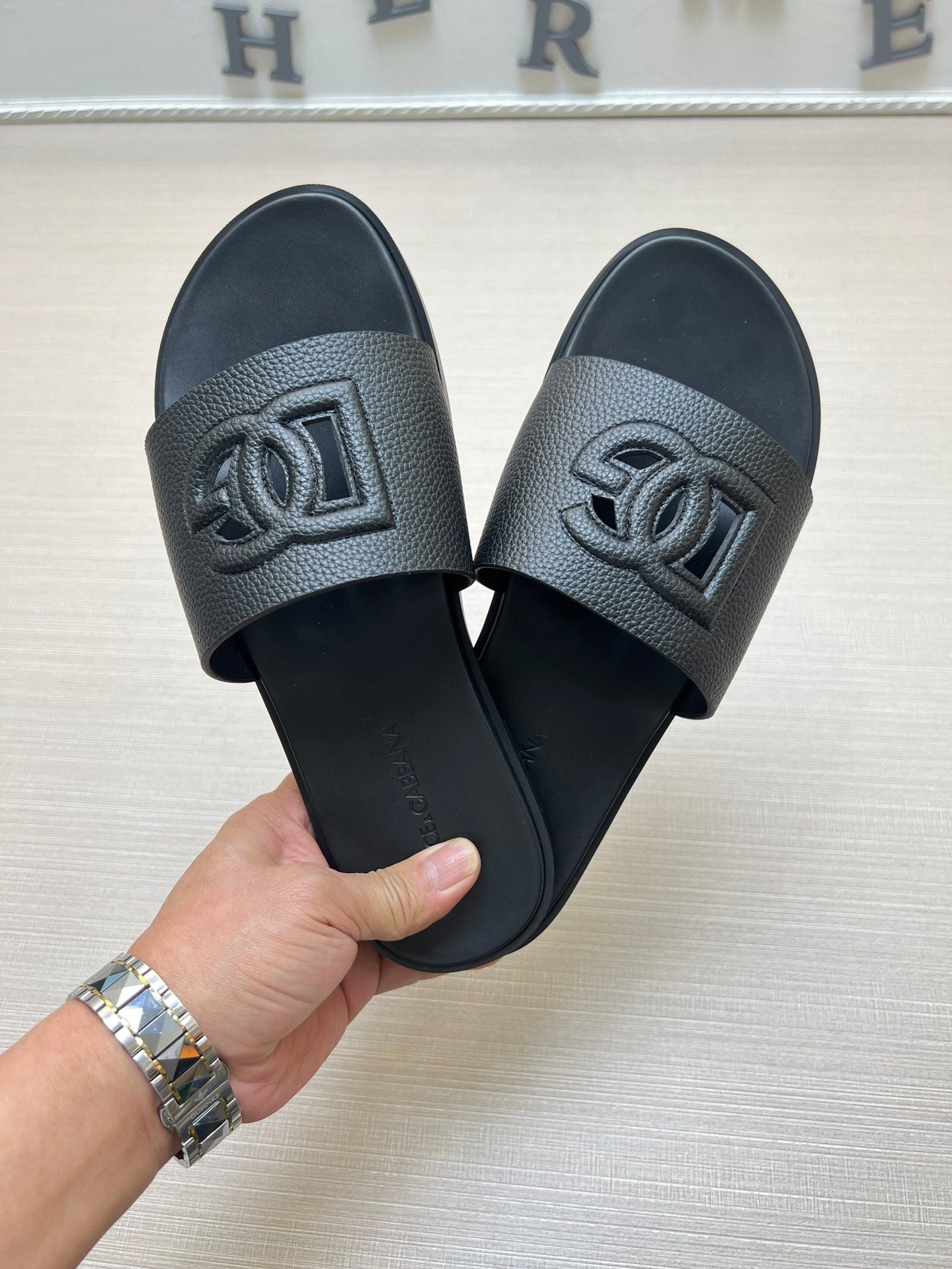 54A65ZDE Stylish slippers