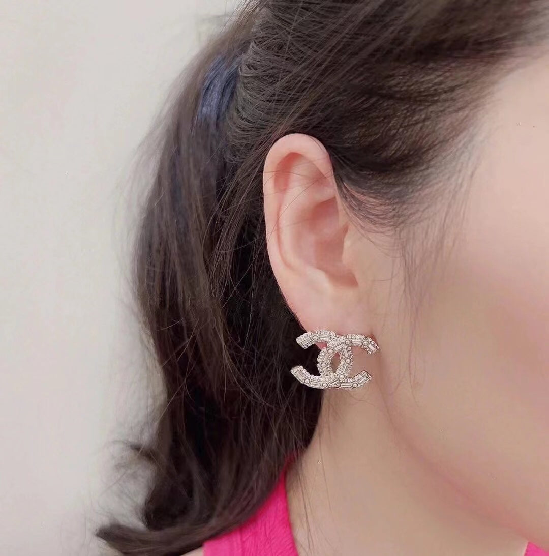 14C842EDE Stylish Earrings