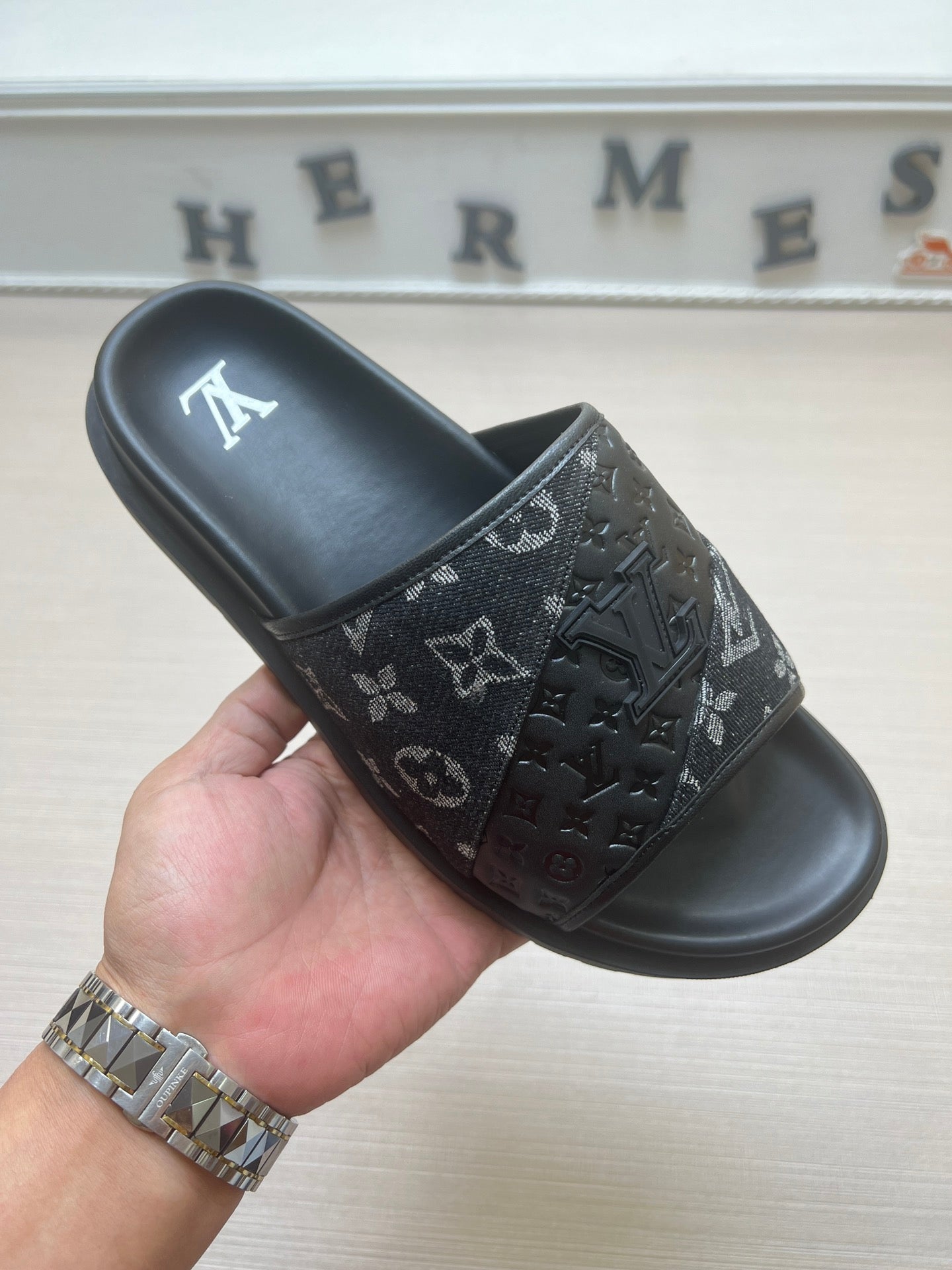 54E2ZDE Stylish slippers