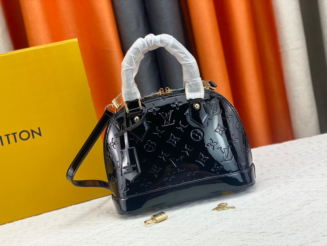 165NE97BDE Stylish leather bag