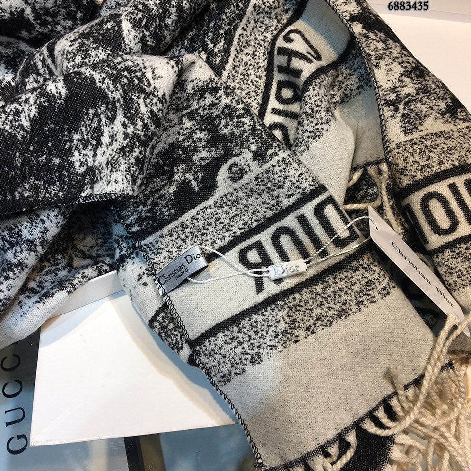 175RD49WDE Stylish Winter Scarves