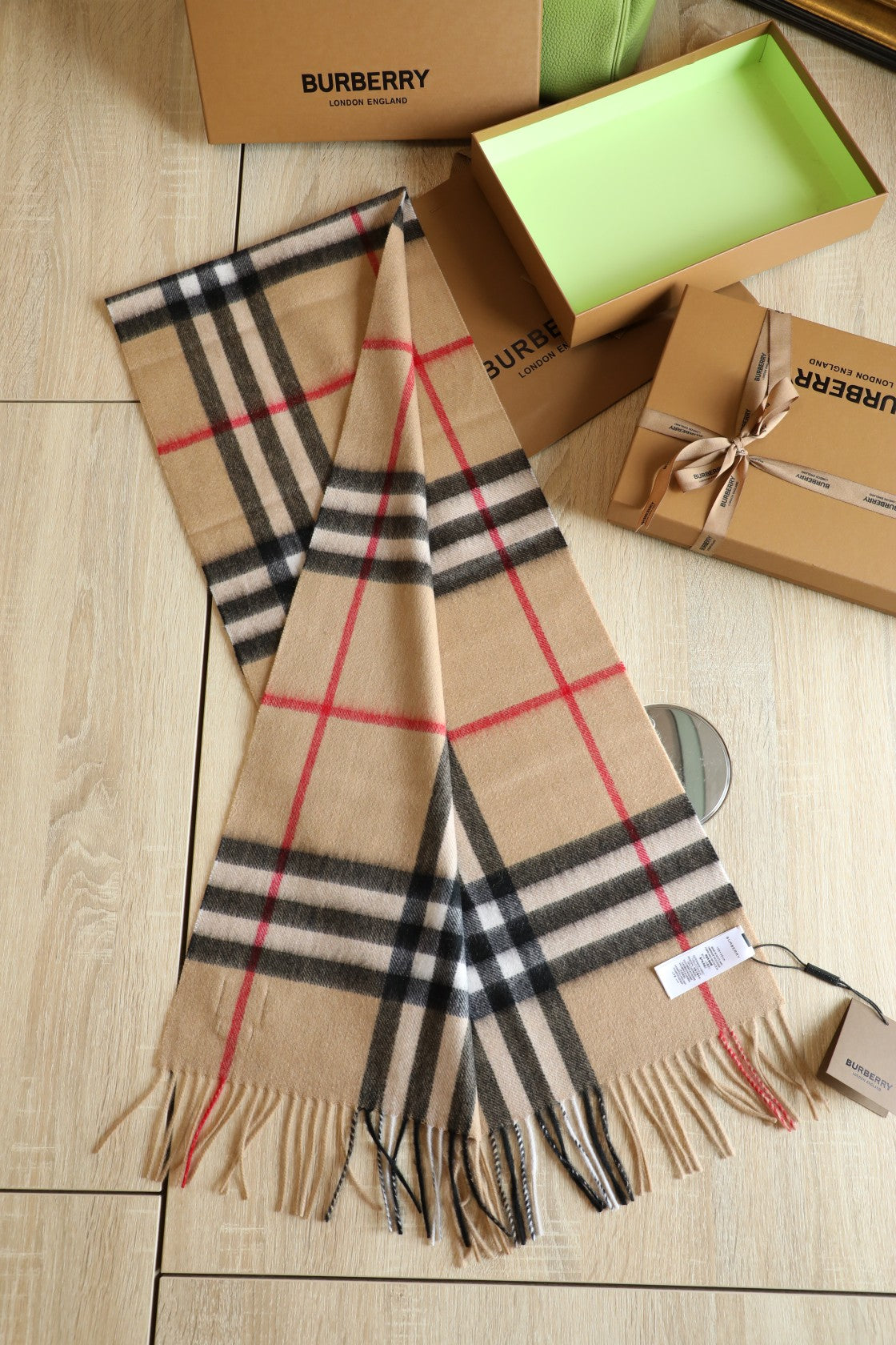 185ZR1WDE Stylish Winter Scarves