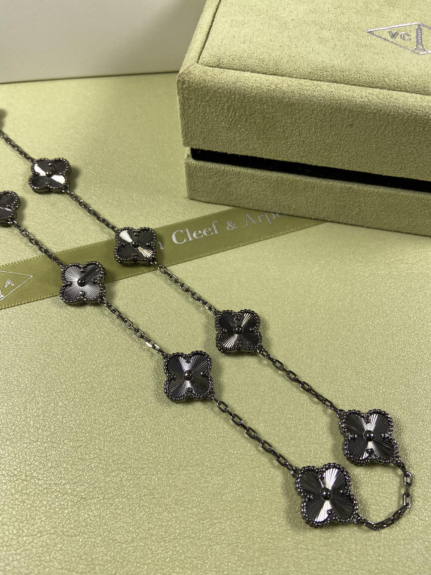 5XVA185KDE Stylish rings,earrings, bracelets,necklaces