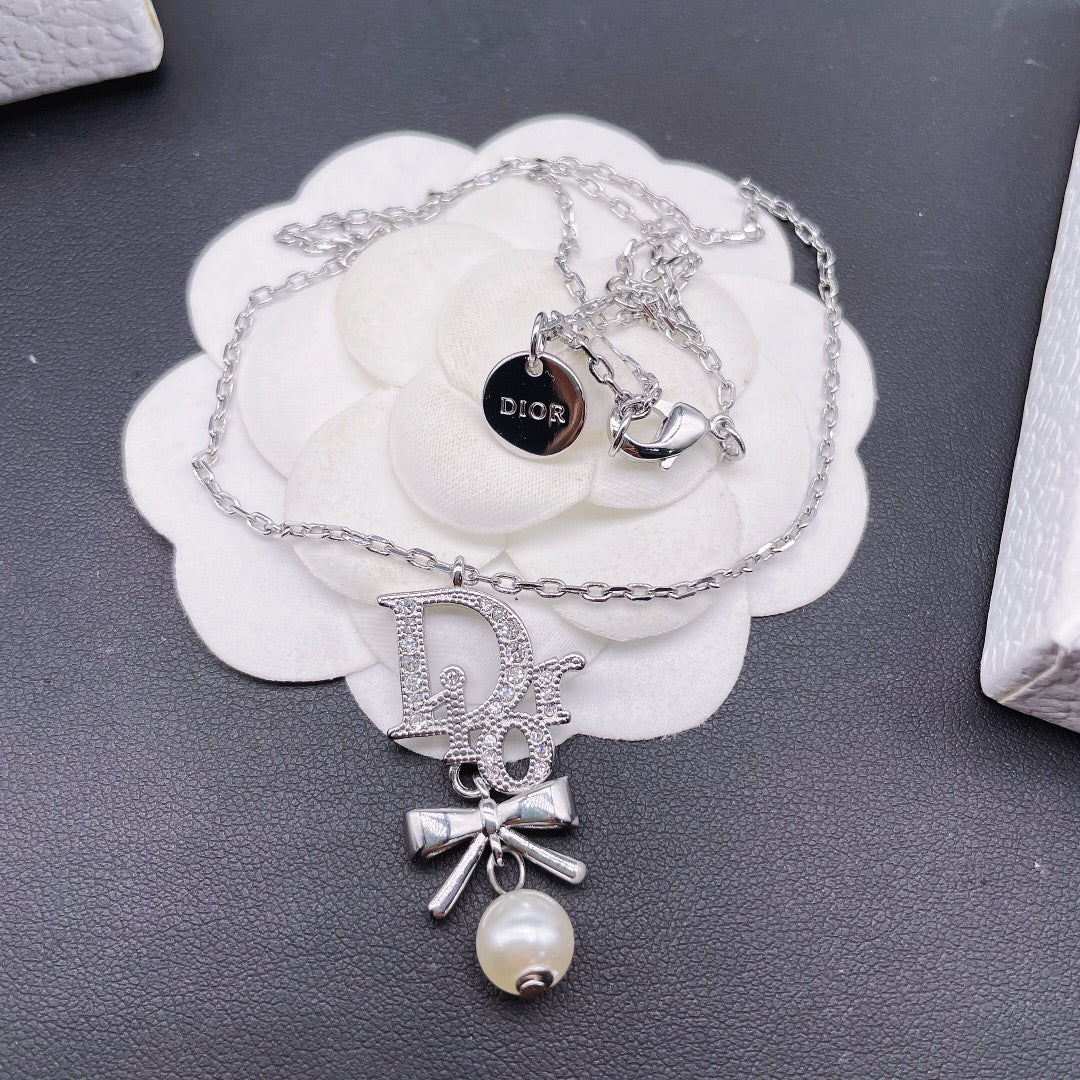 1YD210XDE Stylish Necklaces