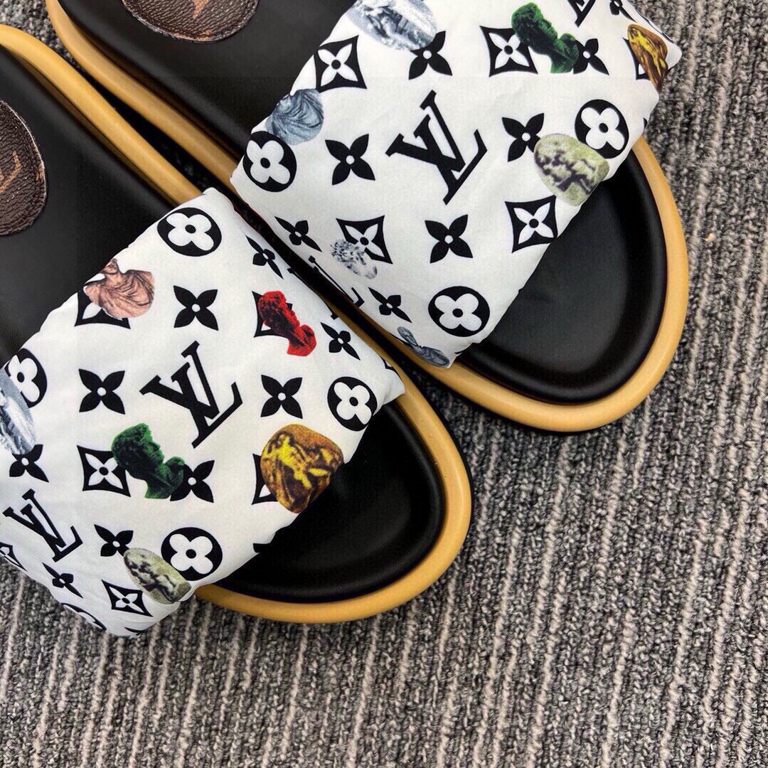 5QE12ZDE Stylish Slippers