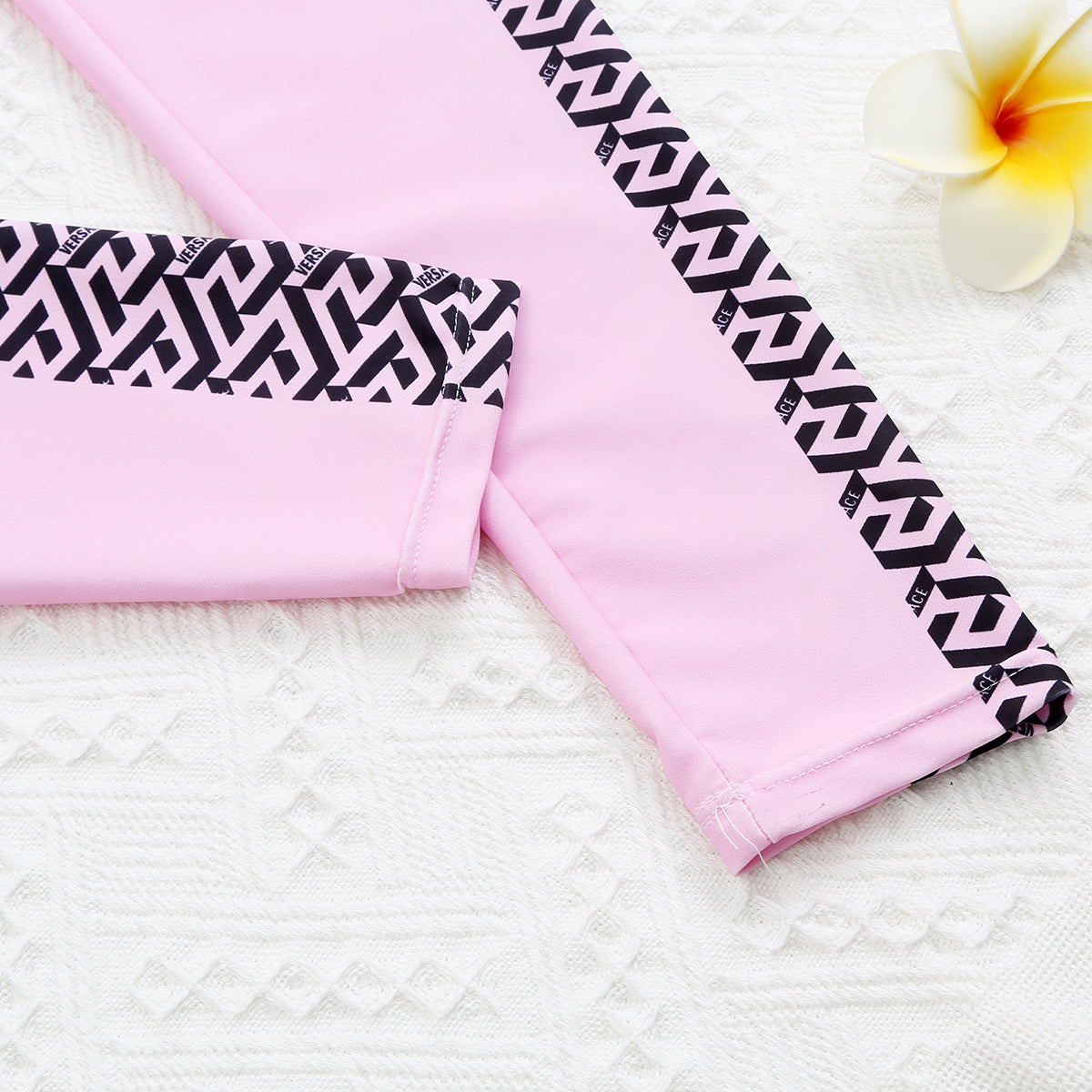 14V87YDE Stylish Long sleeve swimsuit