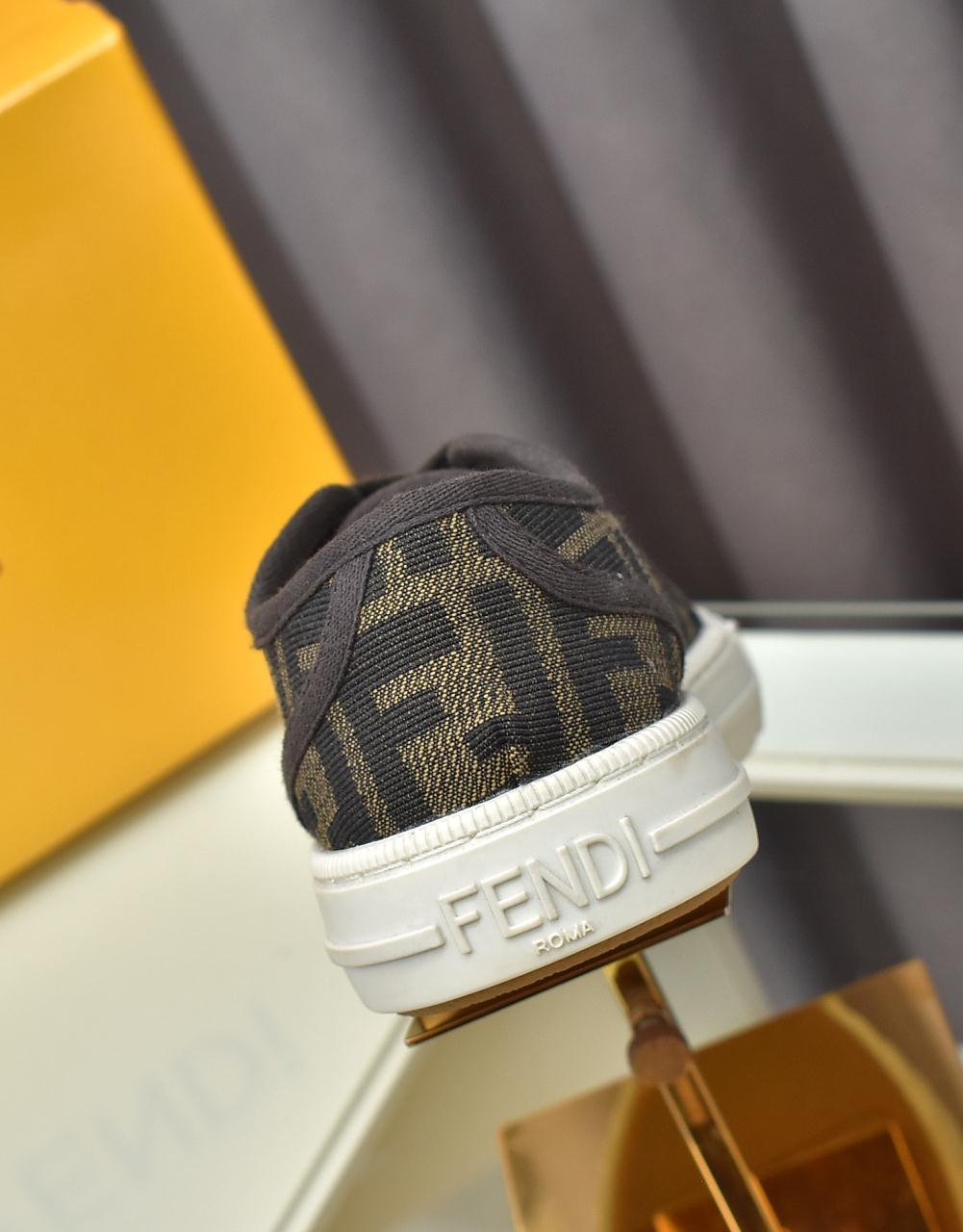 JYF2ZDE Stylish Sneakers