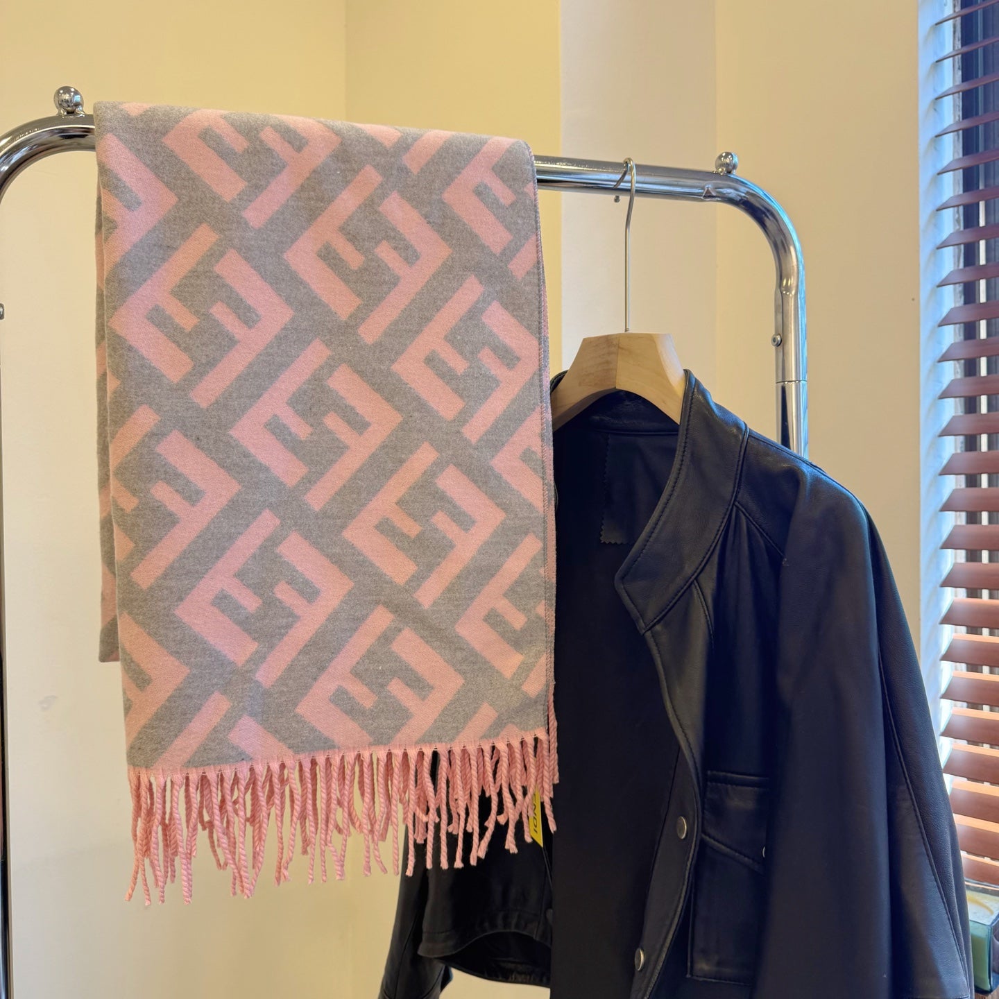 185ZF29WDE Stylish Winter Scarves