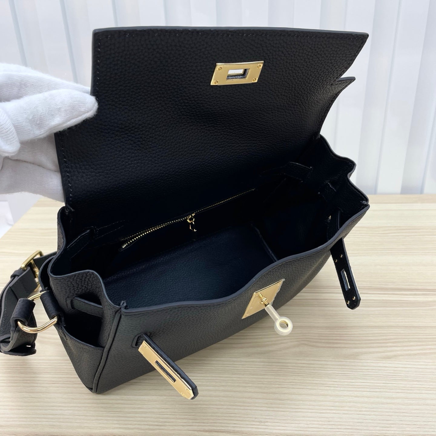 15RH4BDE Stylish leather bag