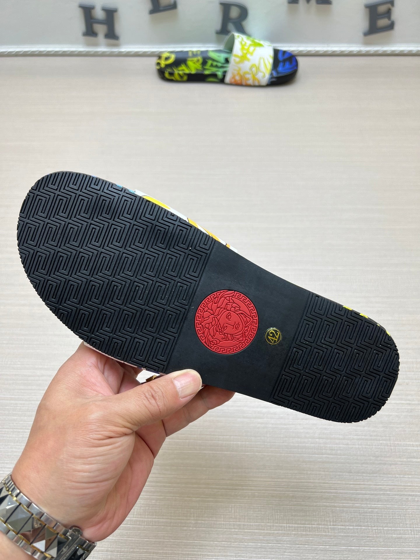 54V94ZDE Stylish slippers