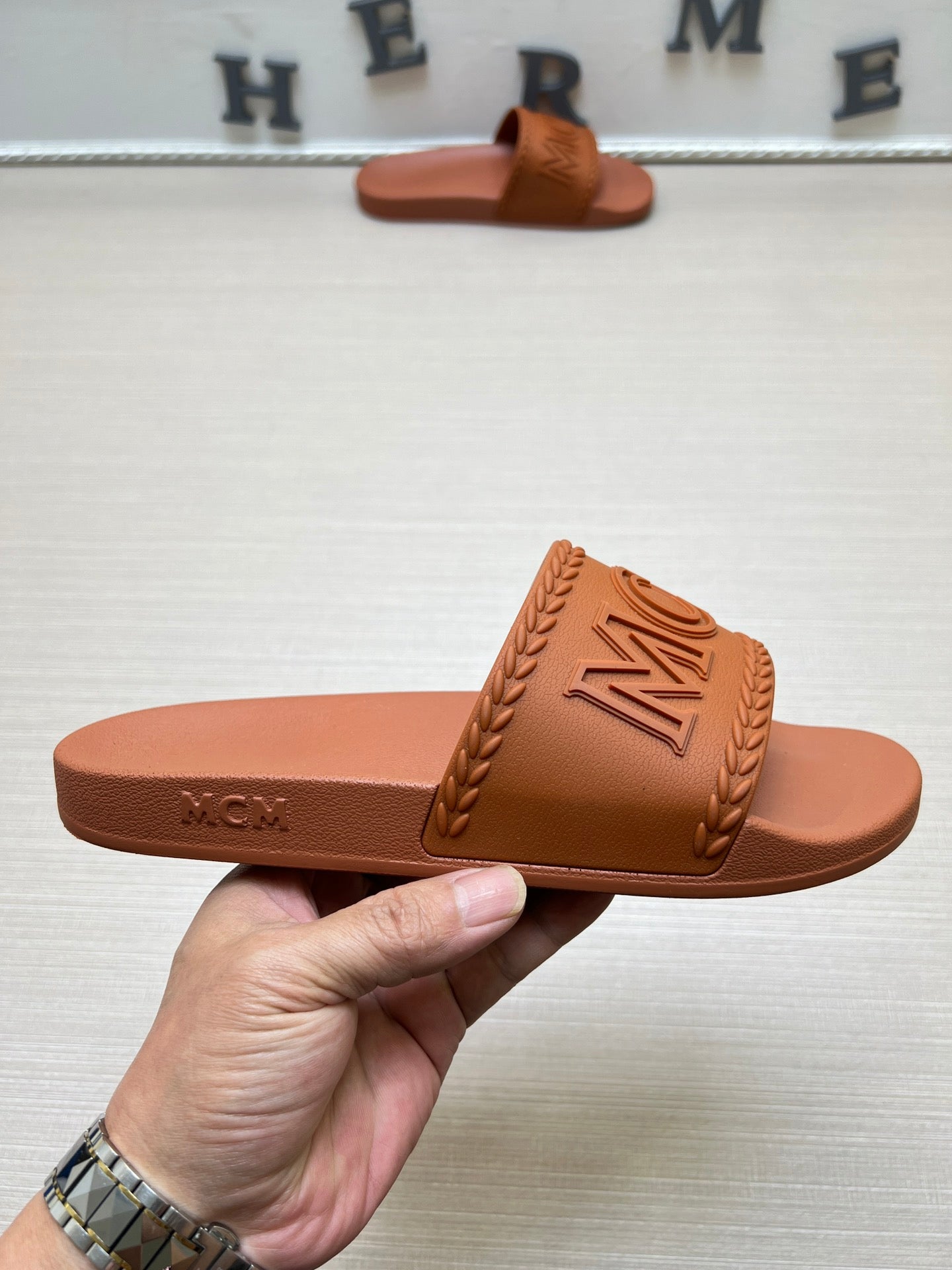 54M42ZDE Stylish slippers