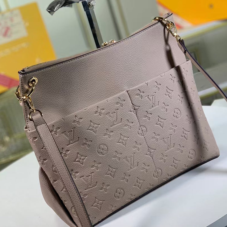 2E70BDE Stylish leather bag