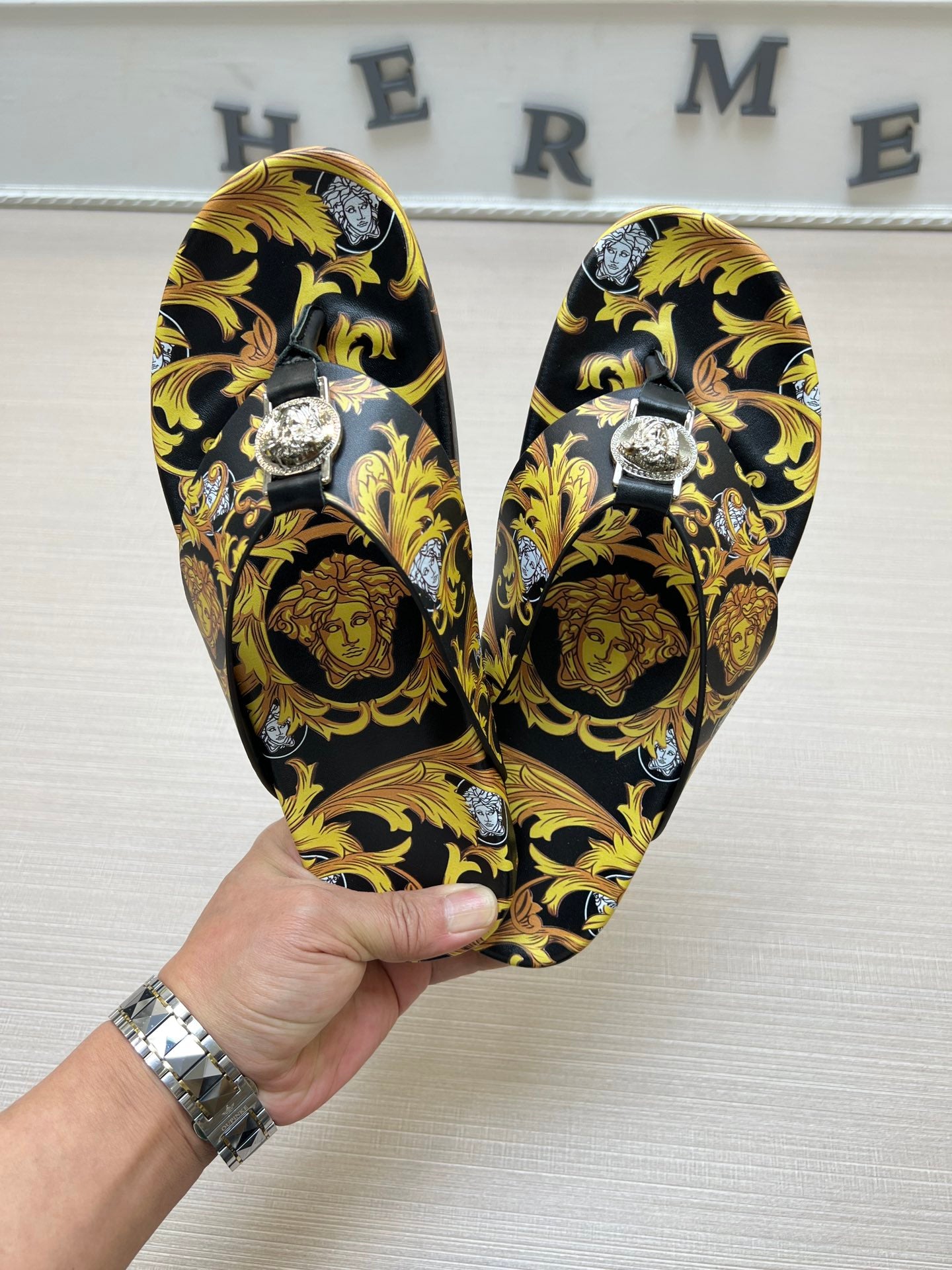 54V96ZDE Stylish slippers