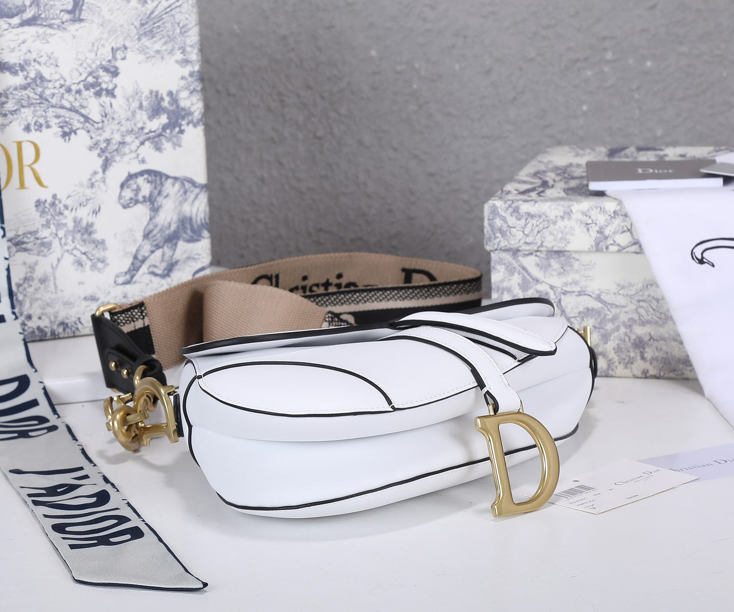 5D11BDE Stylish leather bag
