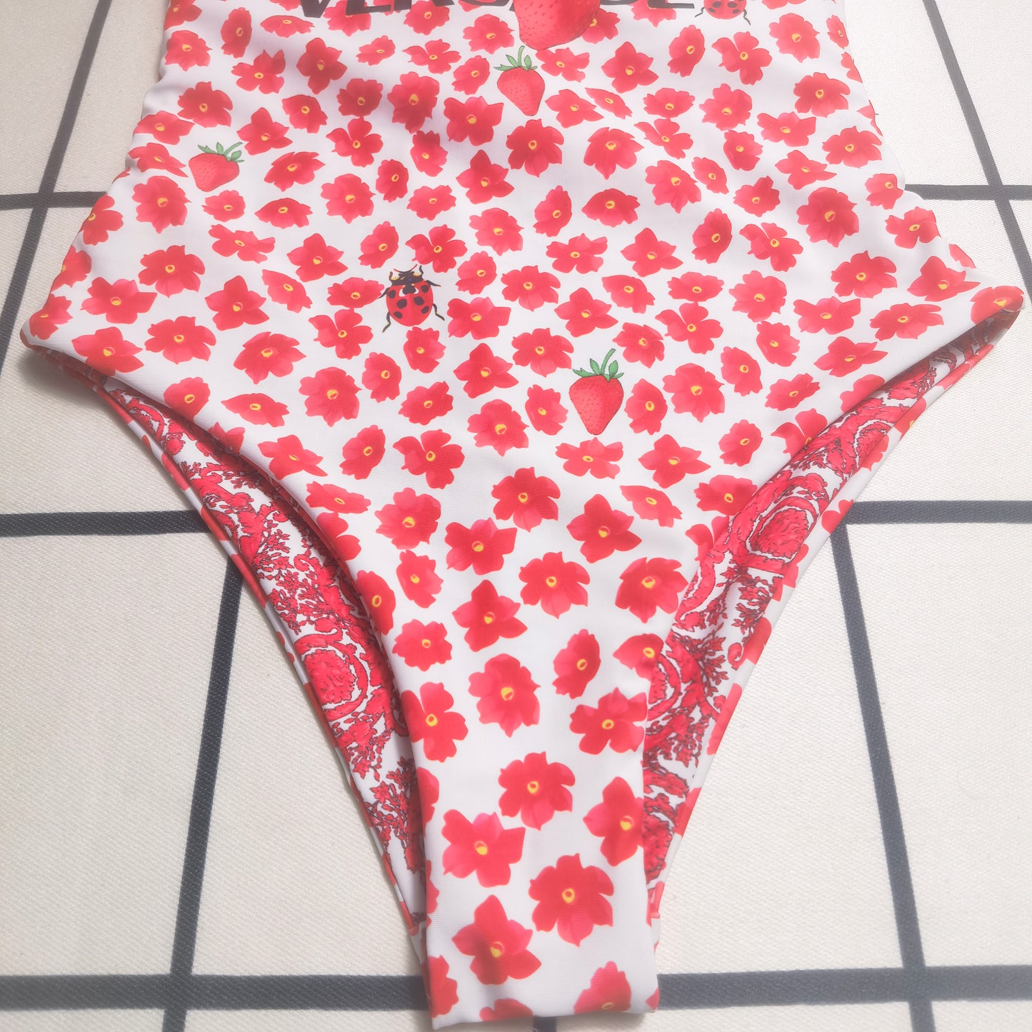135ZV302YDE Stylish Bikini swimsuit