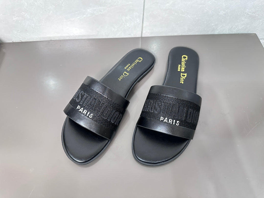 14D32ZDE Stylish slippers