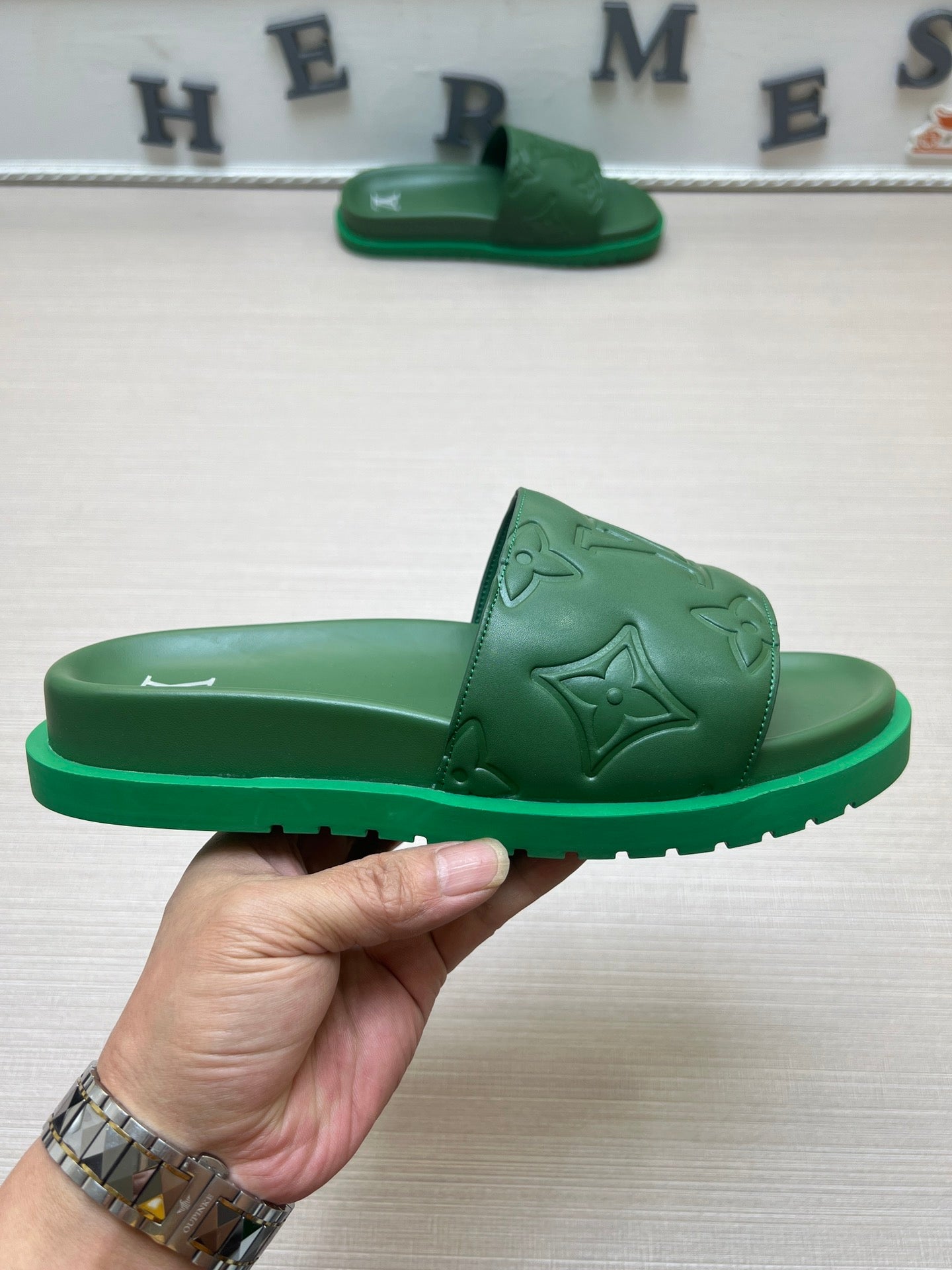 54E3ZDE Stylish slippers