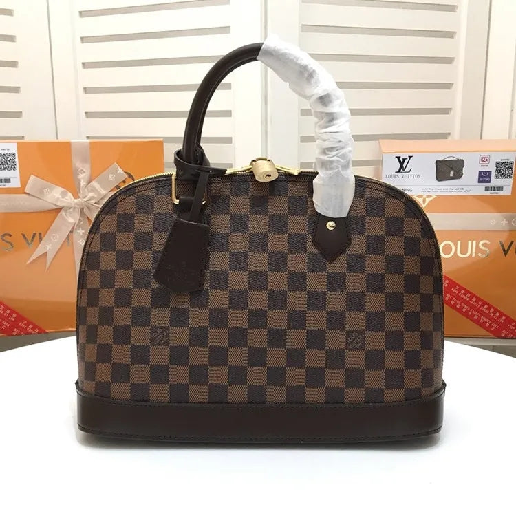 165XE27BDE Stylish leather bag