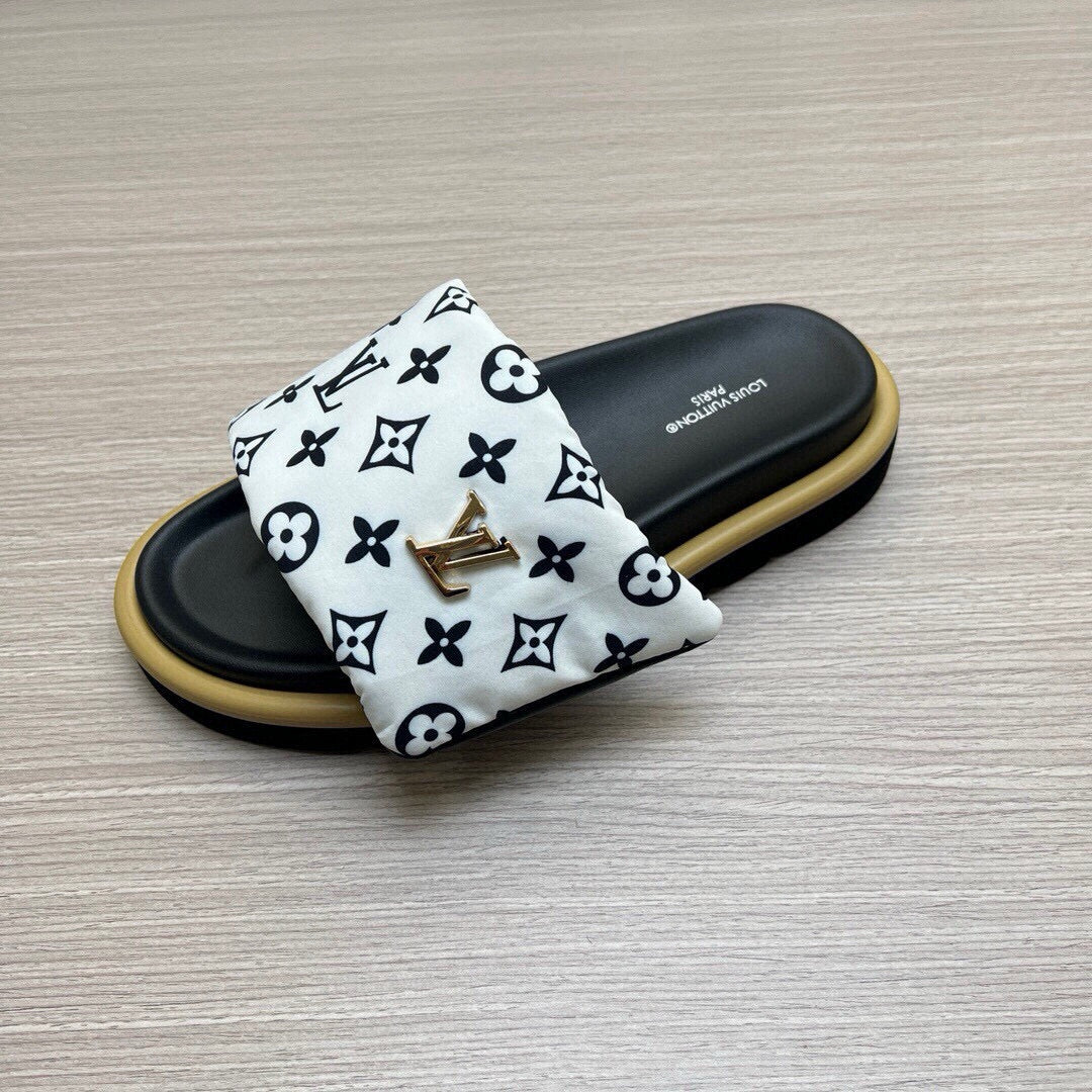 5QE10ZDE Stylish Slippers