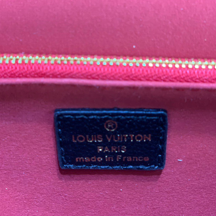AE113BDE Stylish leather bag