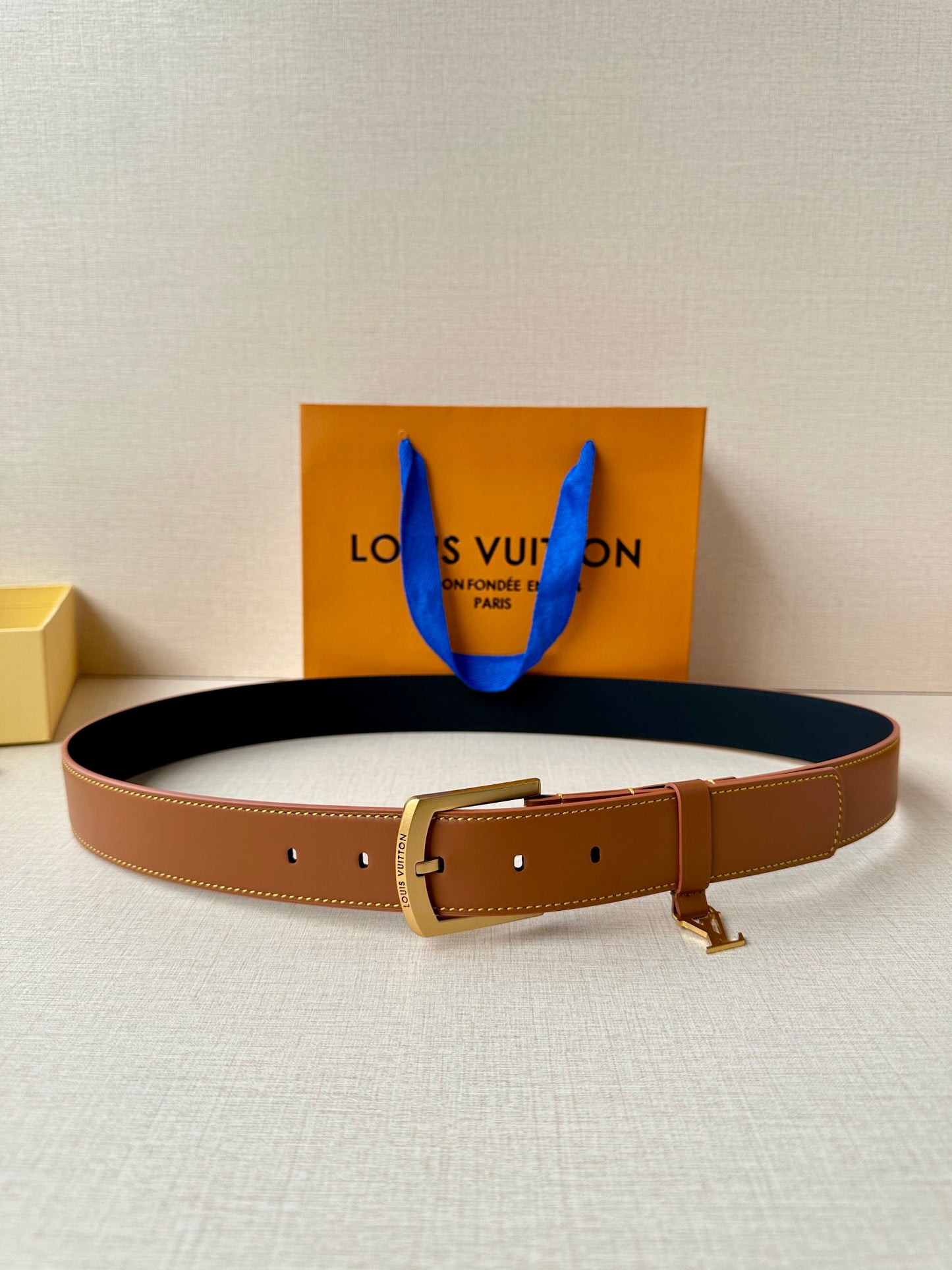 1WE160PDE Stylish High quality belt With full package